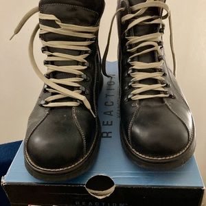 Kenneth Cole Reaction - Women’s Lace up, Ankle Boots. Size 9.5